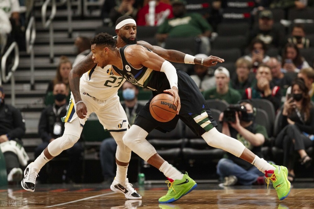 雄鹿爆冷立陶宛男篮,萨姆·米切尔完成帽子戏法 雄鹿爆冷立陶宛男篮,萨姆·米切尔完成帽子戏法