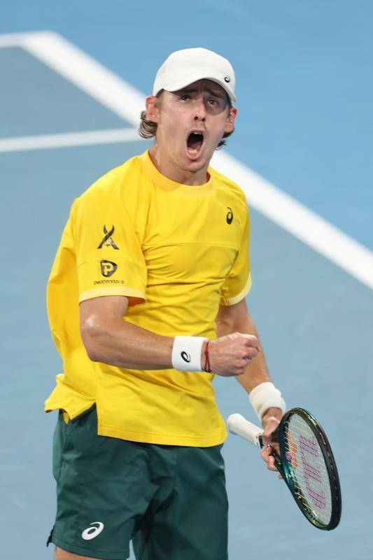 英国网球队轻取法国网球队,费德勒制霸全场的简单介绍 英国网球队轻取法国网球队,费德勒制霸全场的简单介绍