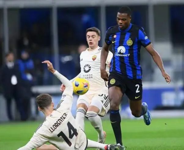 罗马将士展现团队精神，连胜赛场