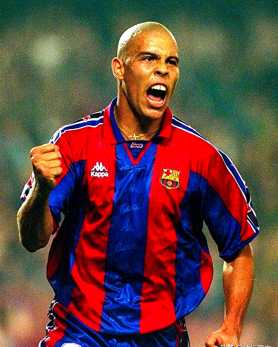 关于惊险的比赛中，一位年轻球员表现抢眼的信息