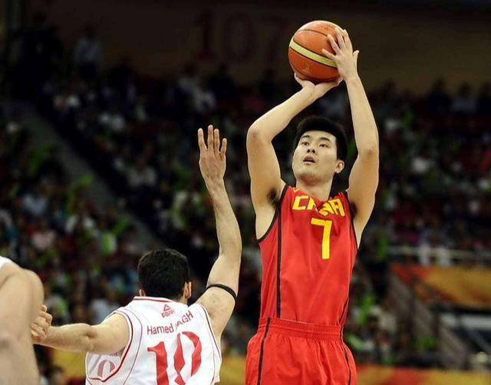 斯洛文尼亚击剑选手技压群雄，夺得桂冠