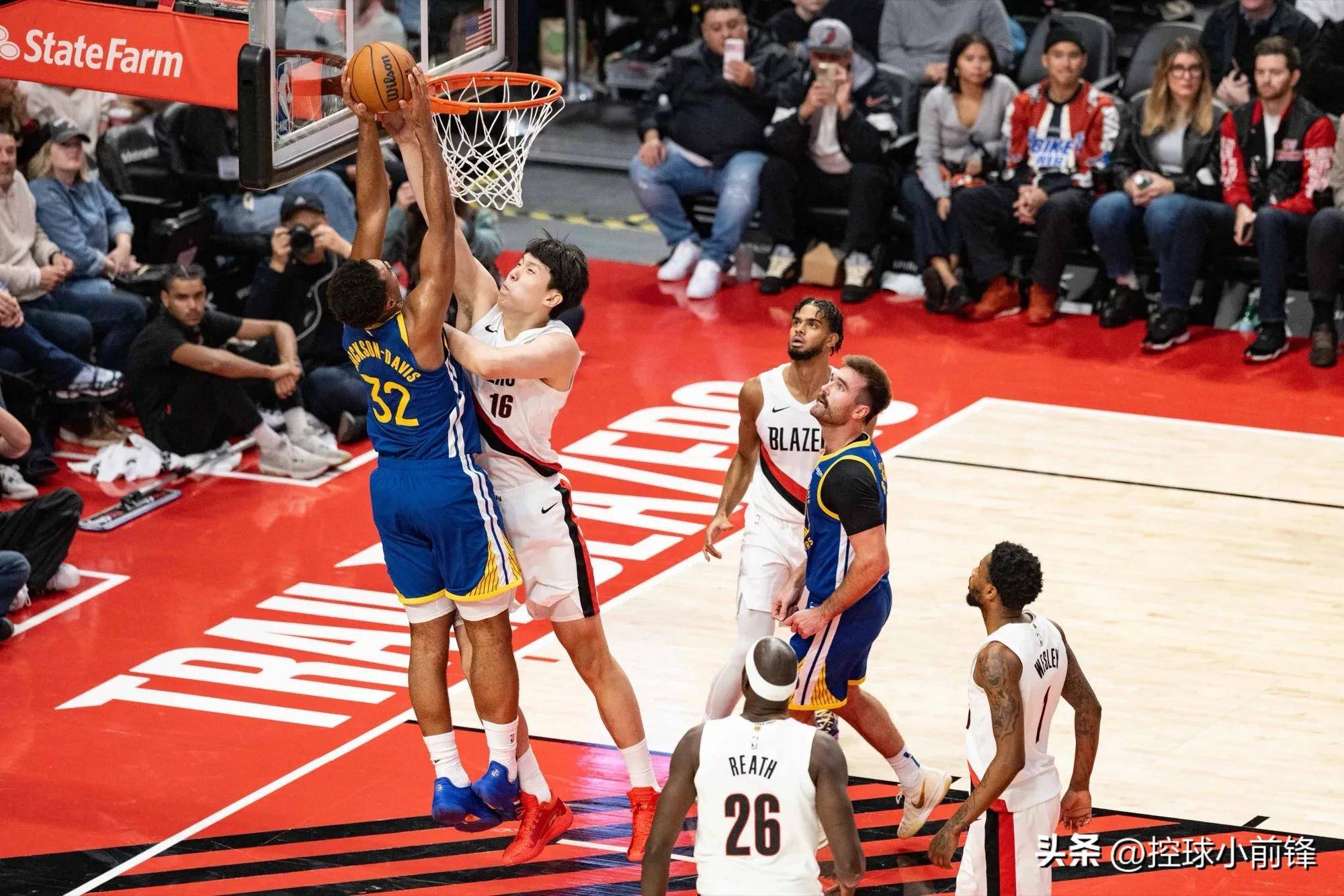 关于洛杉矶快船客场击败马刺，哈雷尔主导得分的信息