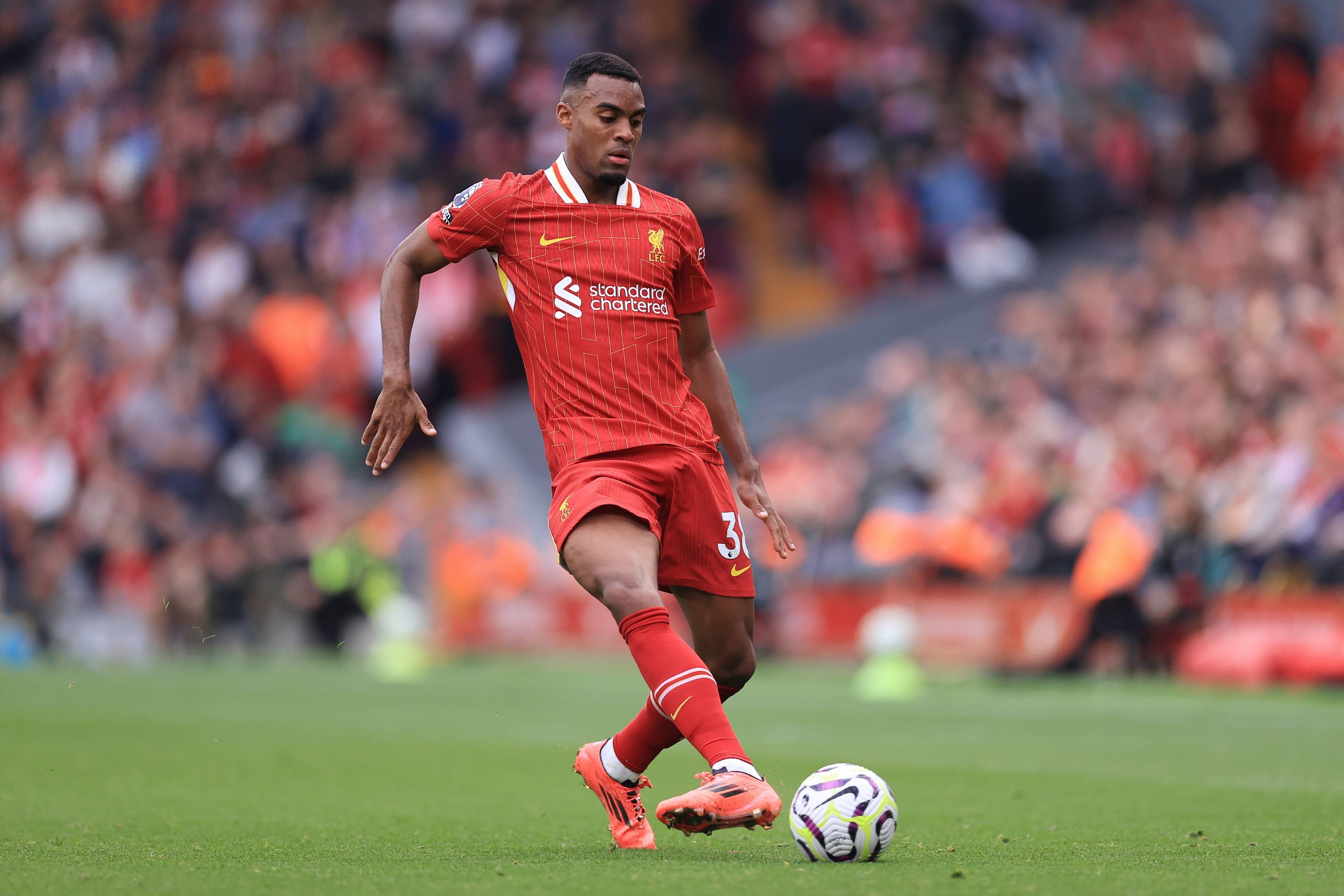 曼联苦战告负，争夺冠军无望的简单介绍