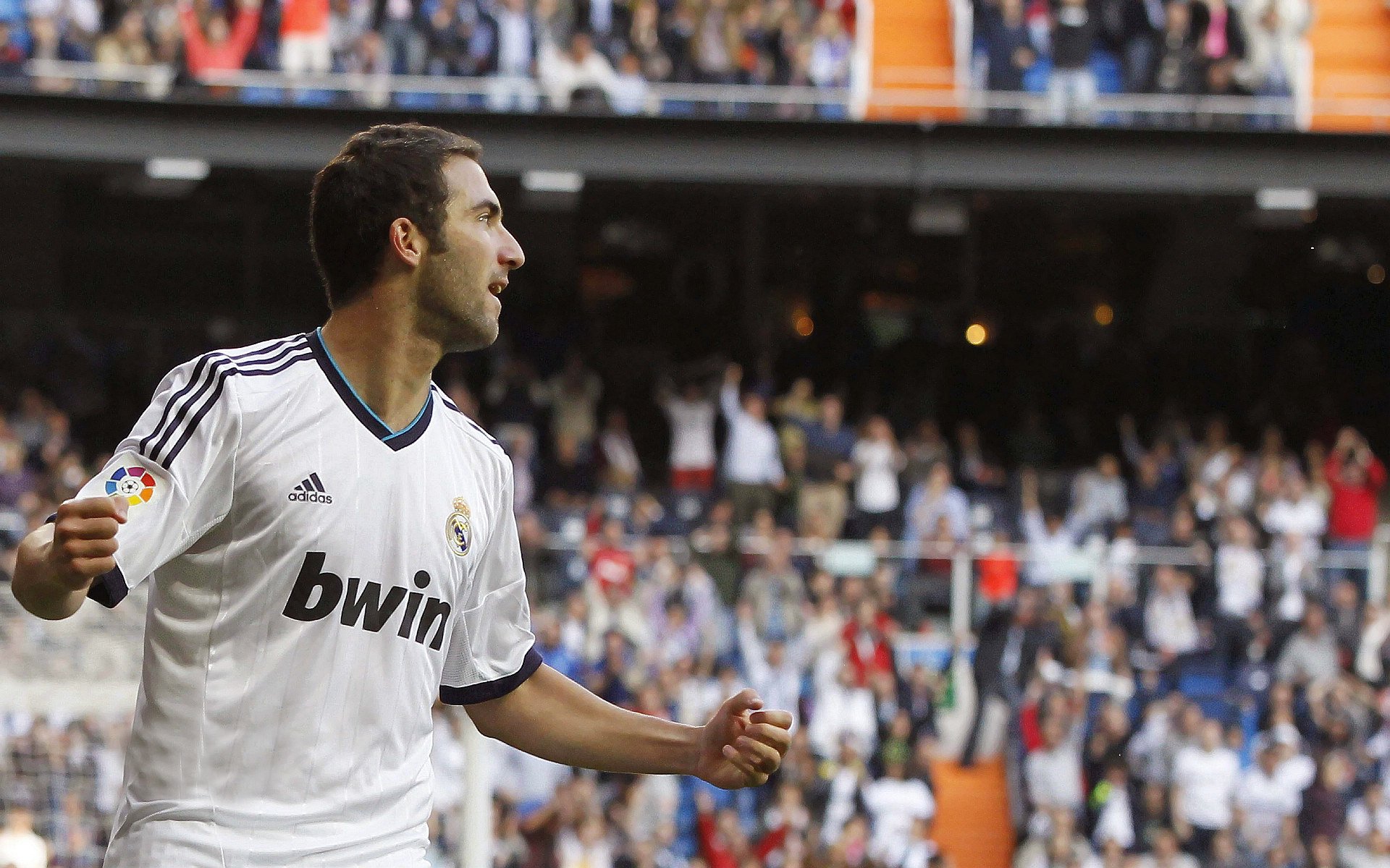 楚阿梅尼一剑封喉，勒沃库森绝杀莱比锡红牛彰显冠军气质